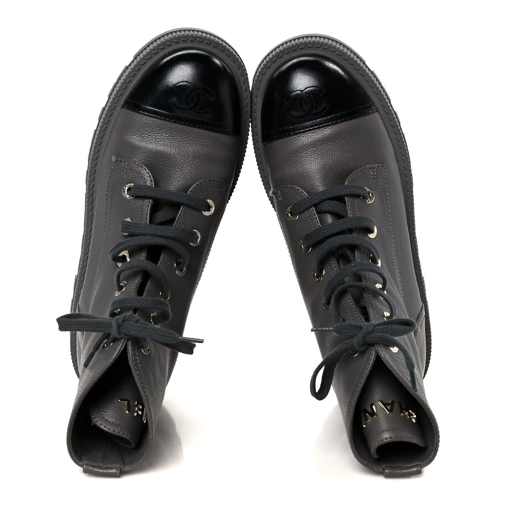 GRAINED CALFSKIN SHINY CALFSKIN CC LACE UP COMBAT BOOTS GRAY BLACK