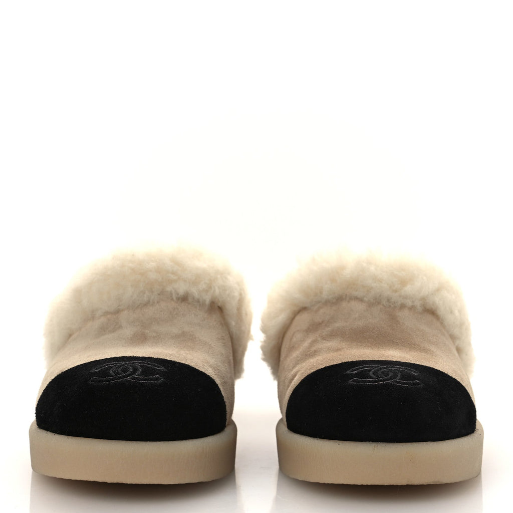 SUEDE SHEARLING CC CAP TOE MULES BEIGE BLACK