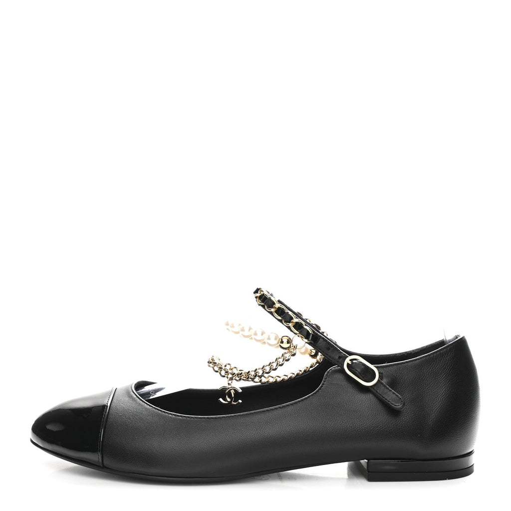 SHINY LAMBSKIN PEARL CAP TOE ANKLE CHAIN BALLERINA FLATS BLACK