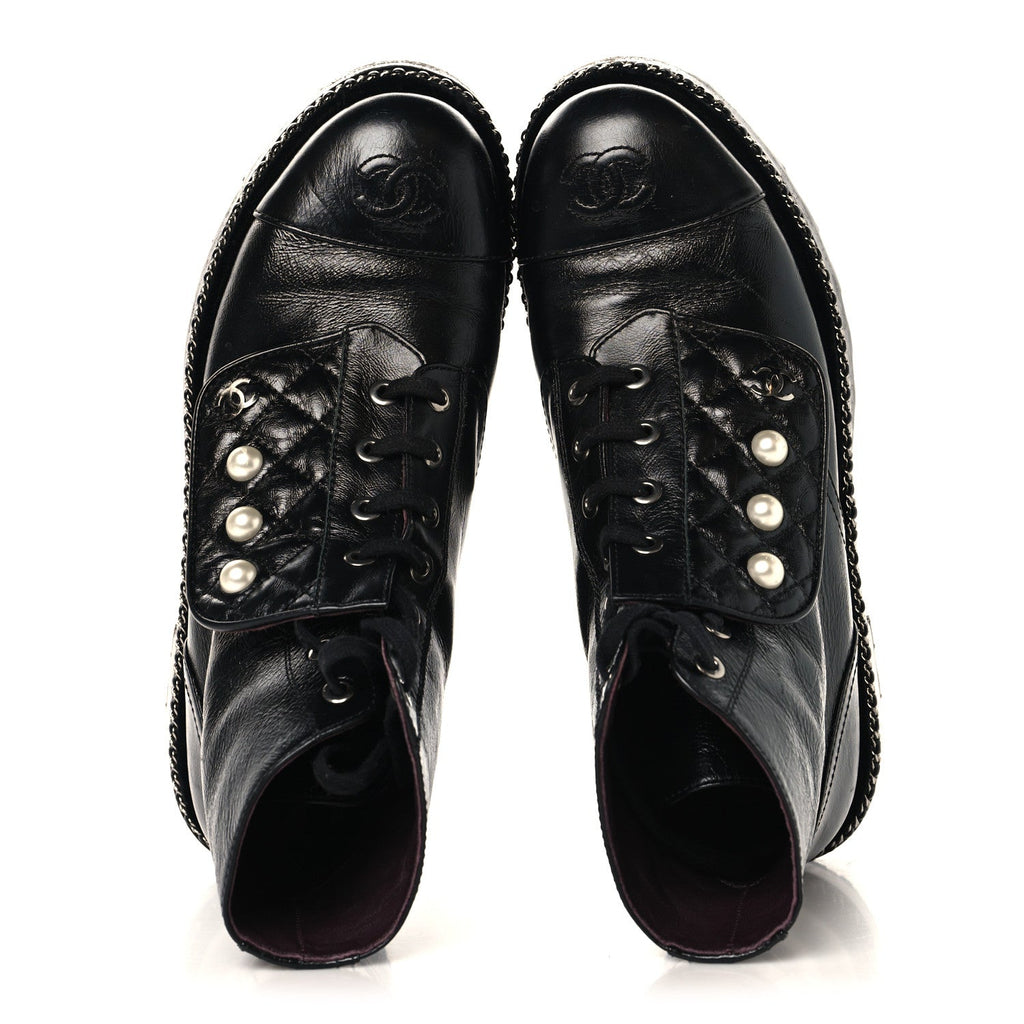 CRACKLED CALFSKIN VELVET PEARL COMBAT SHORT BOOTS BLACK