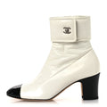 CRUMPLED PATENT CALFSKIN CAP TOE CC TURNLOCK ANKLE SHORT BOOTS IVORY BLACK