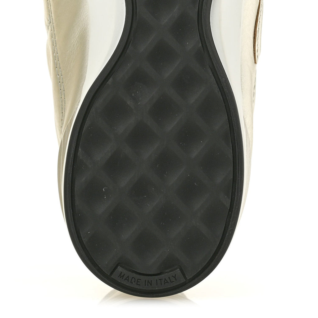 LAMINATED CALFSKIN SUEDE QUILTED WOMENS CC SNEAKERS SILVER WHITE GRAY