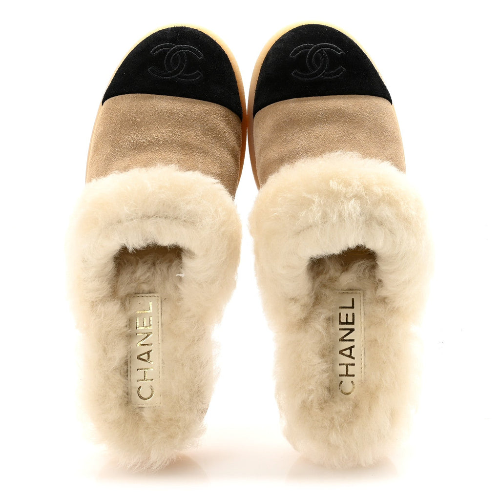 SUEDE SHEARLING CC CAP TOE MULES BEIGE BLACK