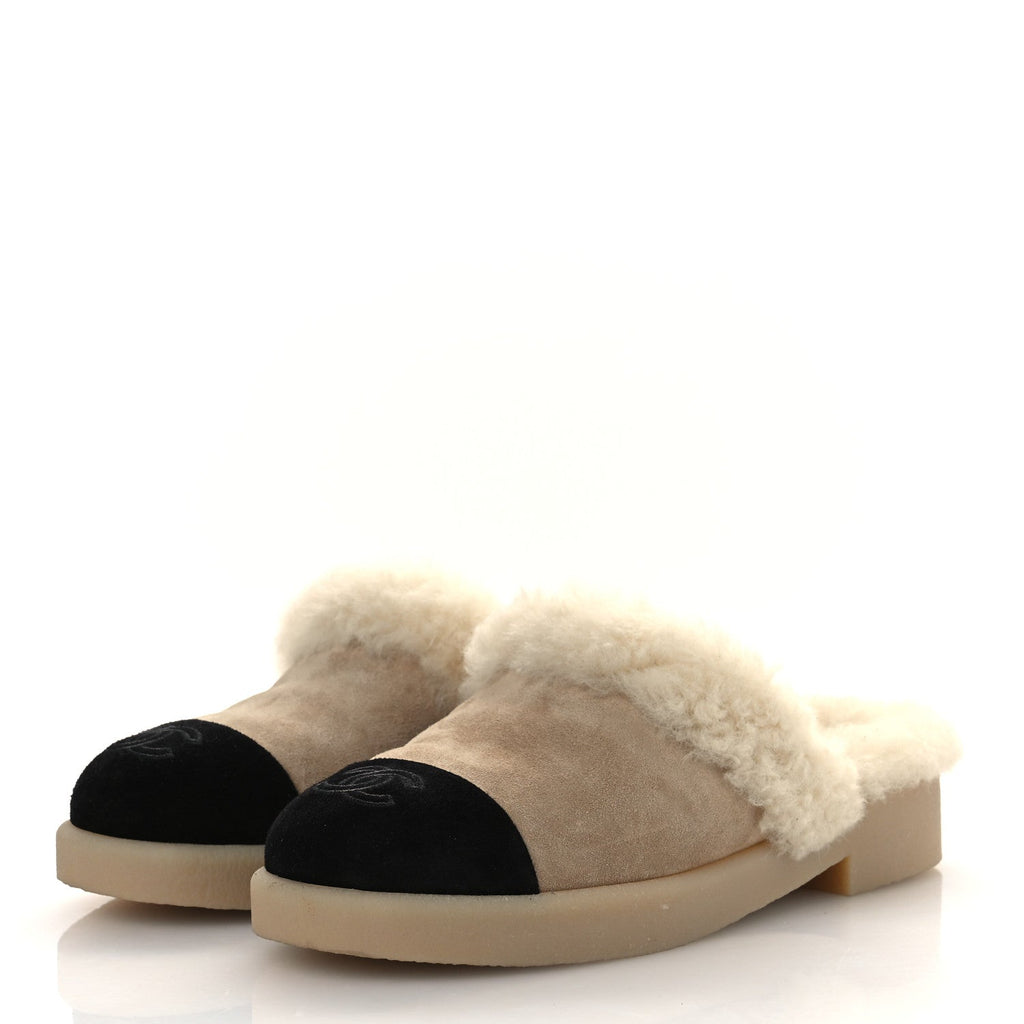 SUEDE SHEARLING CC CAP TOE MULES BEIGE BLACK