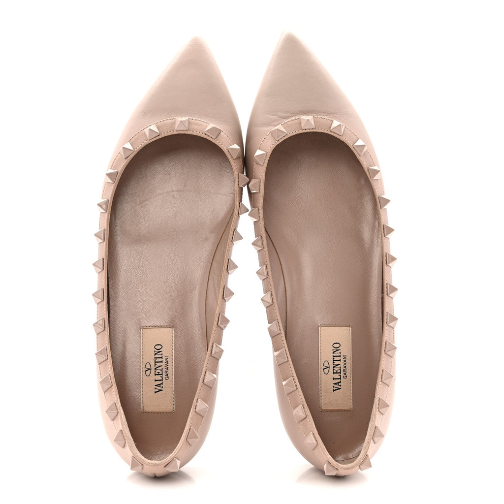CALFSKIN LACQUERED MONOCHROME ROCKSTUD BALLERINA FLATS POUDRE