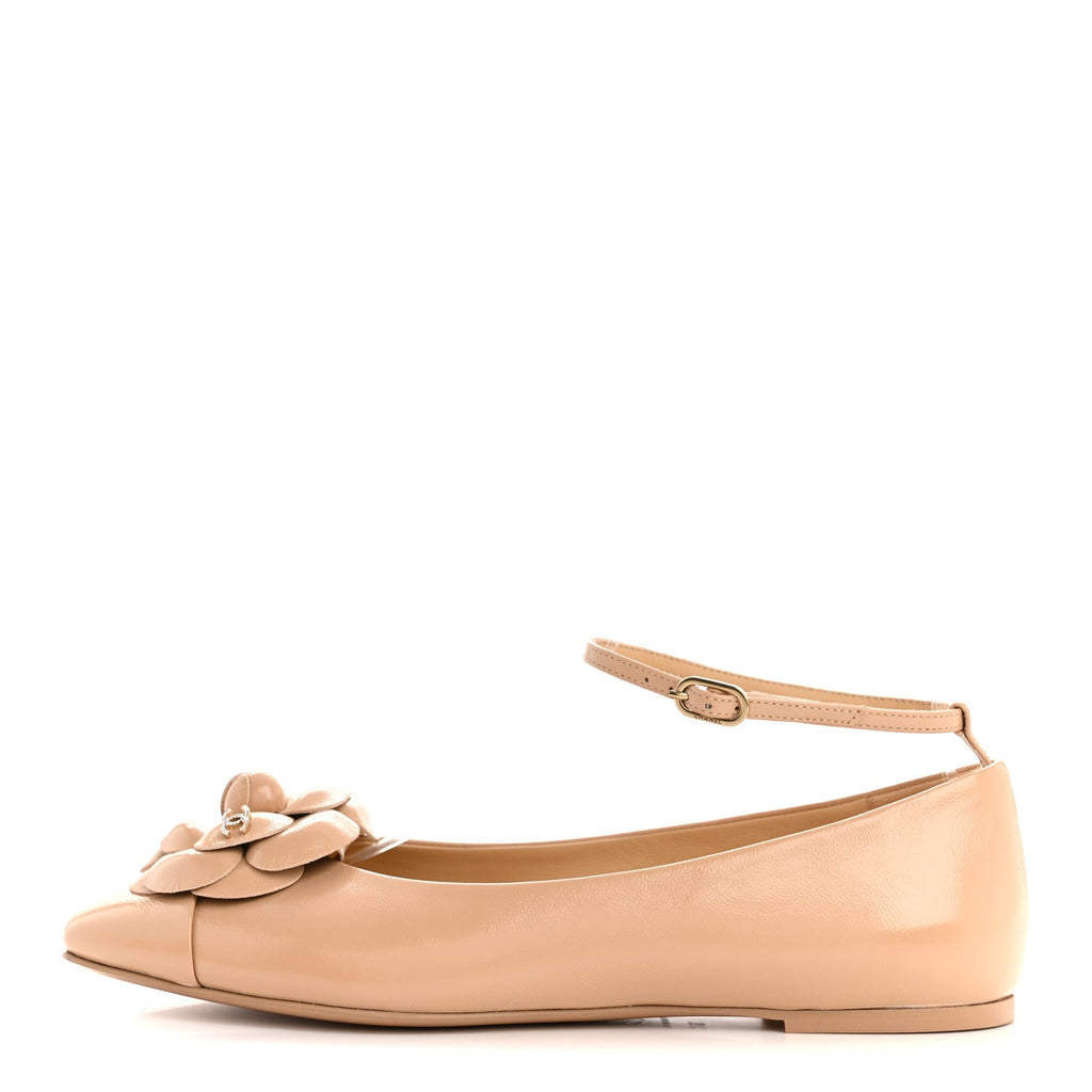SHINY CALFSKIN CAMELLIA ANKLE STRAP BALLERINA FLATS BEIGE