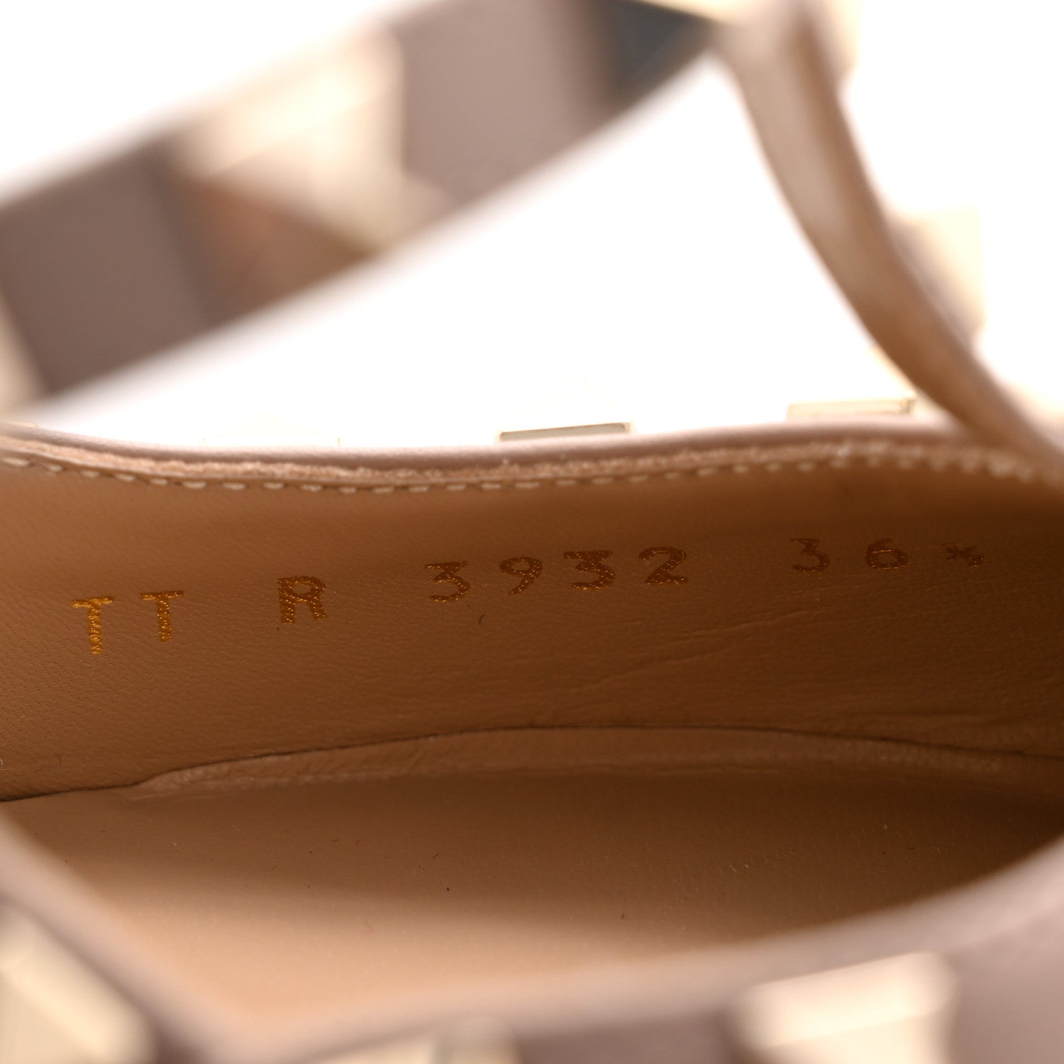 PATENT NAPPA ROCKSTUD ANKLE STRAP 100MM PUMPS POUDRE