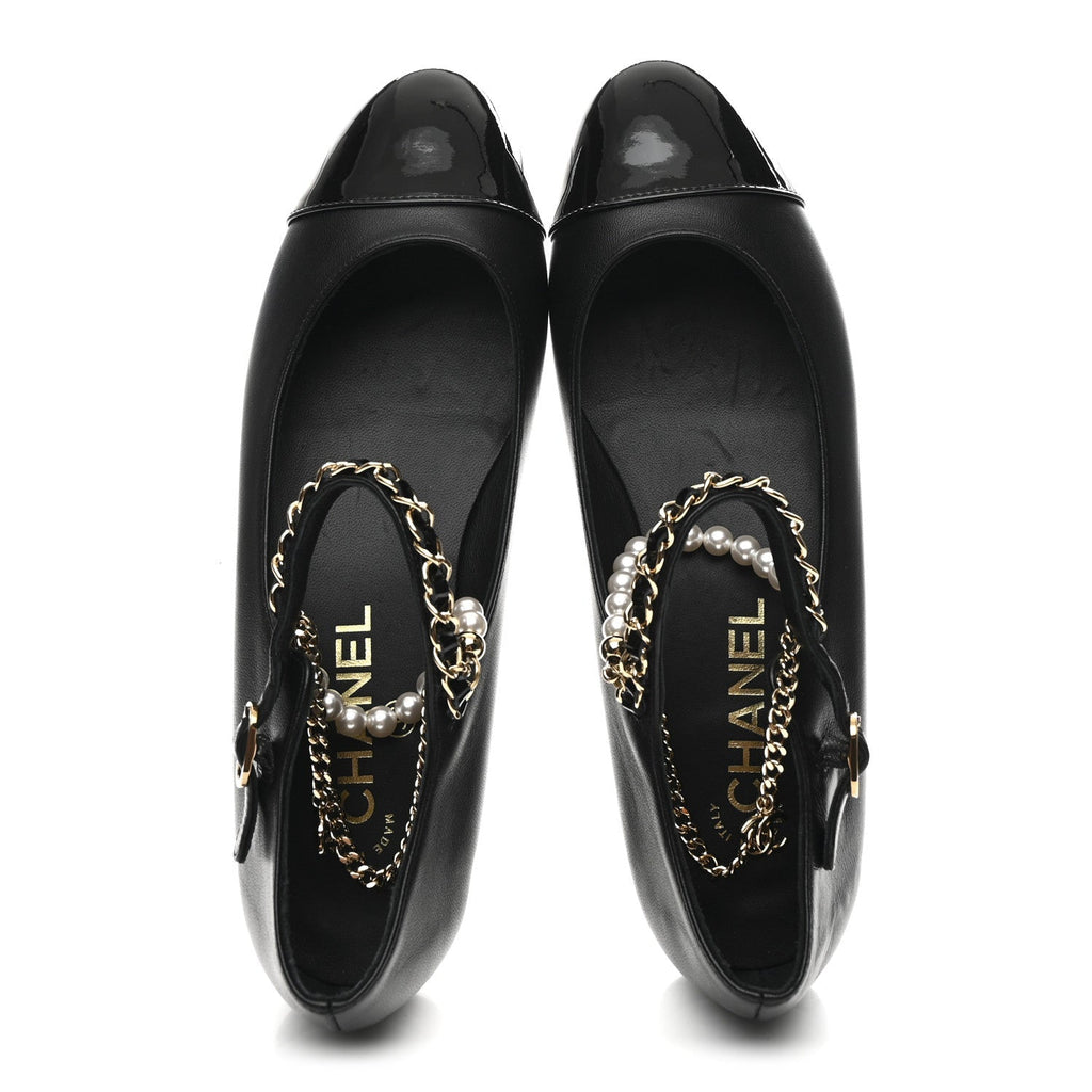 SHINY LAMBSKIN PEARL CAP TOE ANKLE CHAIN BALLERINA FLATS BLACK