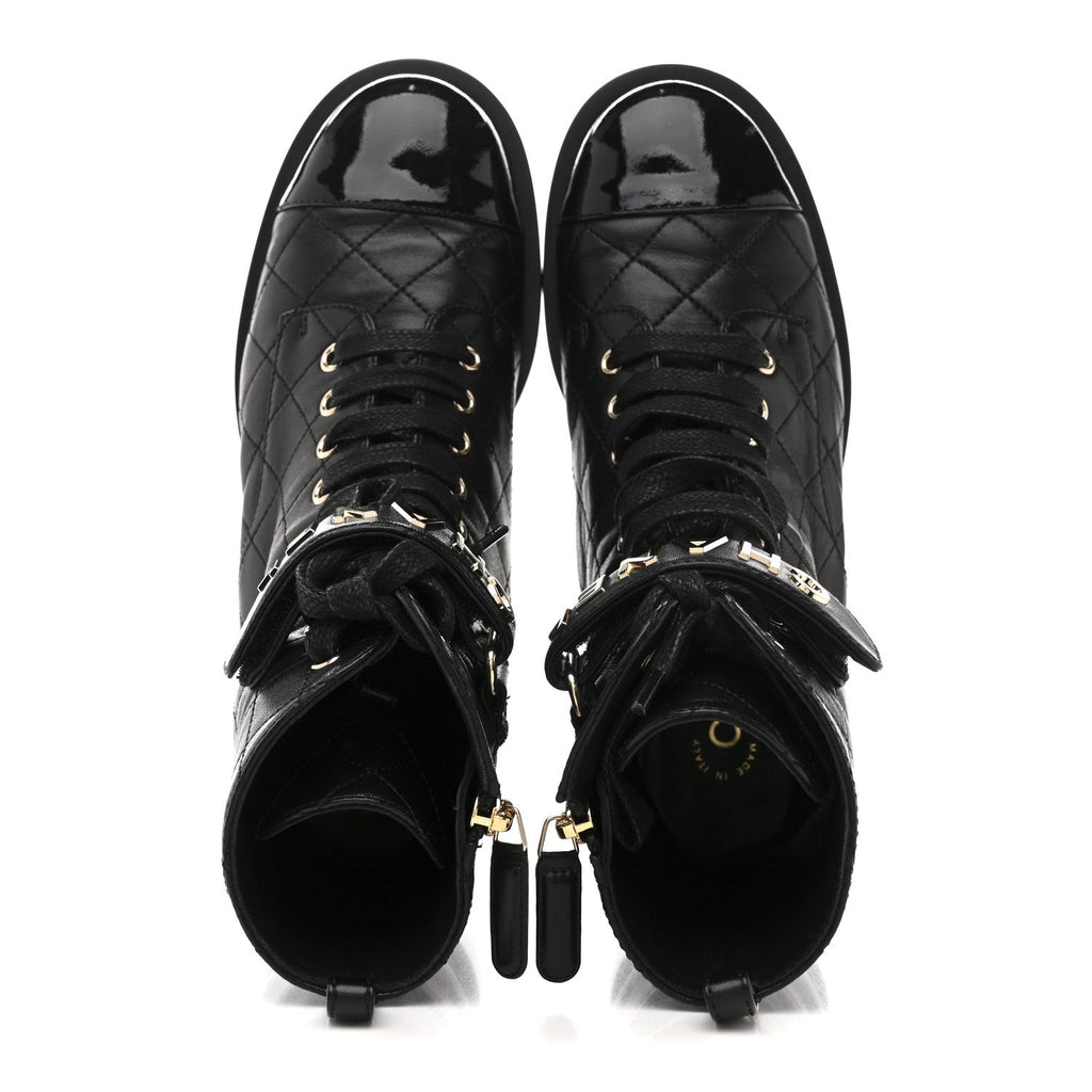 LAMBSKIN PATENT CALFSKIN QUILTED LOGO LACE UP COMBAT BOOTS BLACK
