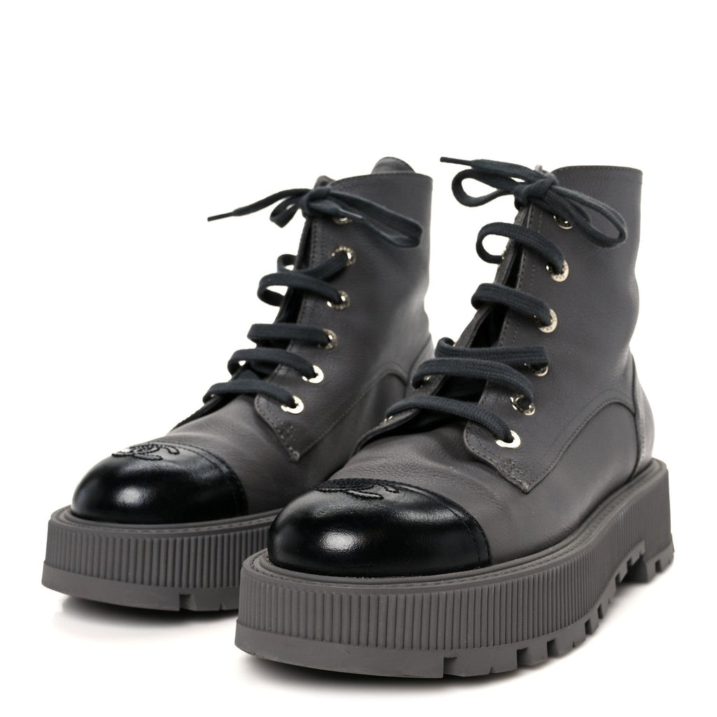 GRAINED CALFSKIN SHINY CALFSKIN CC LACE UP COMBAT BOOTS GRAY BLACK