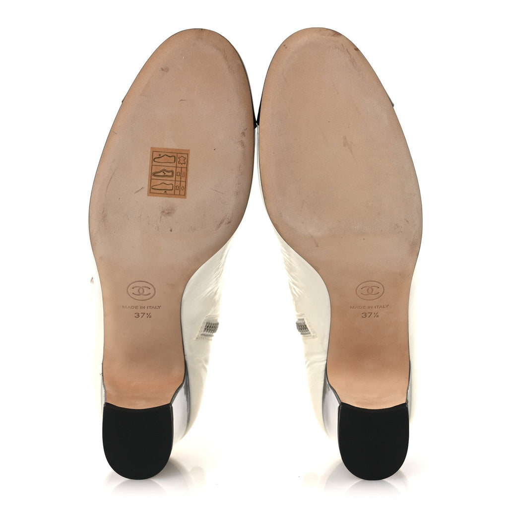 CRUMPLED PATENT CALFSKIN CAP TOE CC TURNLOCK ANKLE SHORT BOOTS IVORY BLACK