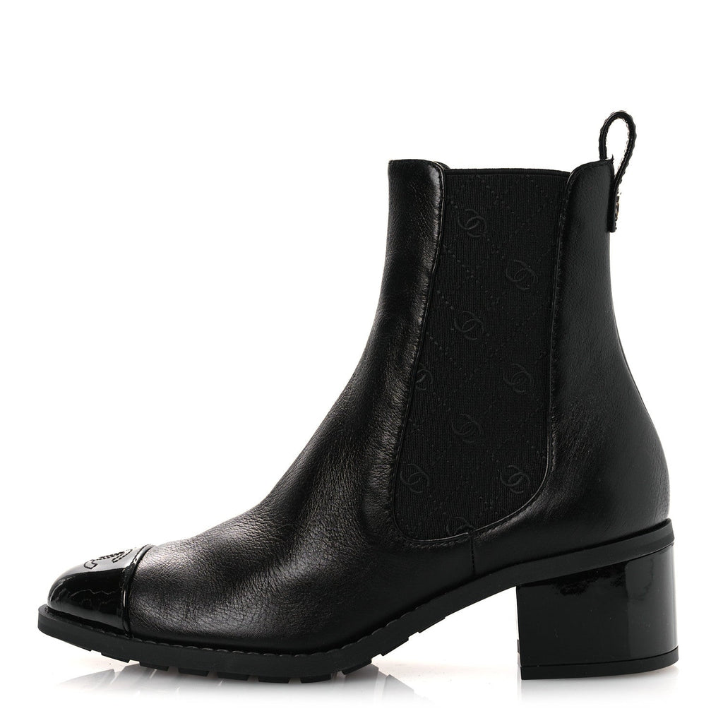 SHINY GRAINED CALFSKIN PATENT CAP TOE INTERLOCKING CC SHORT BOOTS BLACK