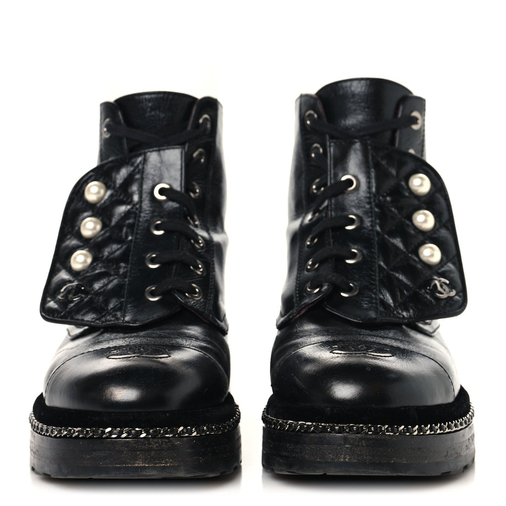 CRACKLED CALFSKIN VELVET PEARL COMBAT SHORT BOOTS BLACK