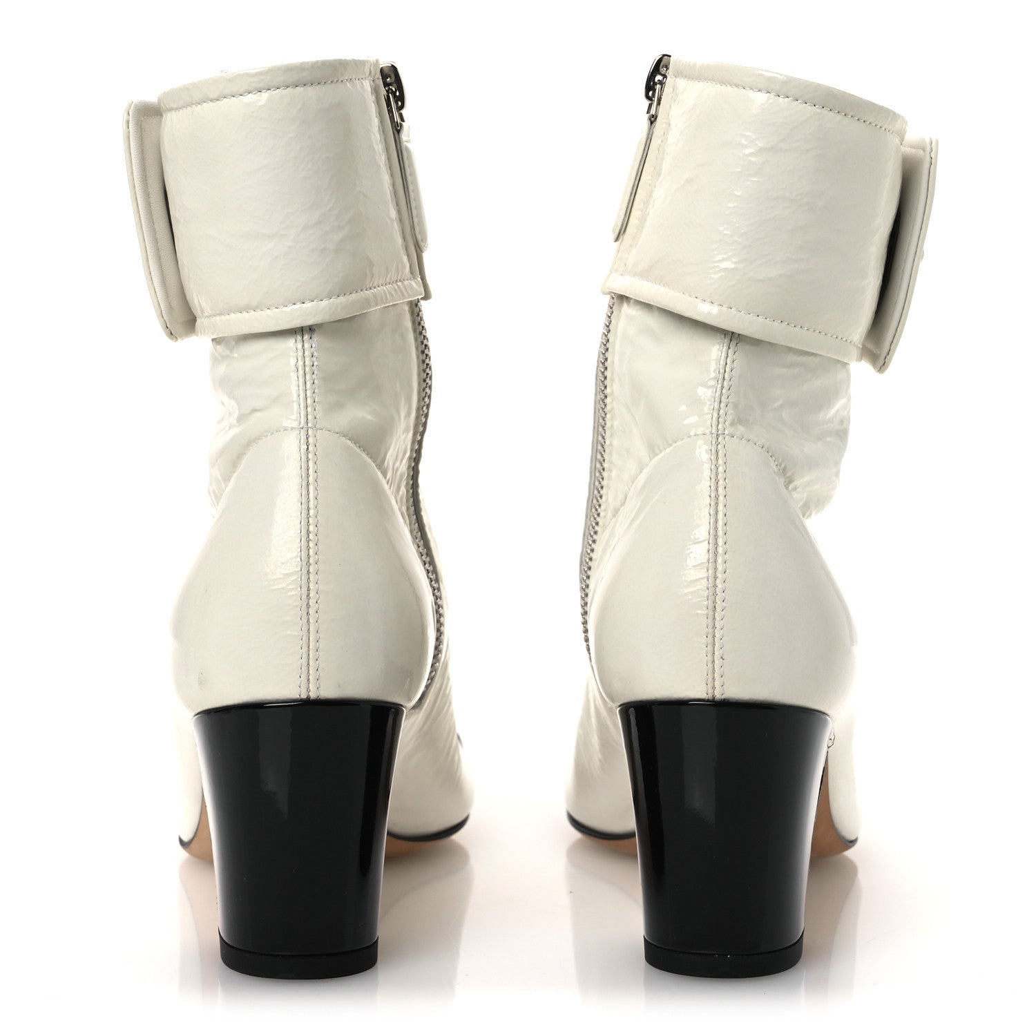 CRUMPLED PATENT CALFSKIN CAP TOE CC TURNLOCK ANKLE SHORT BOOTS IVORY BLACK