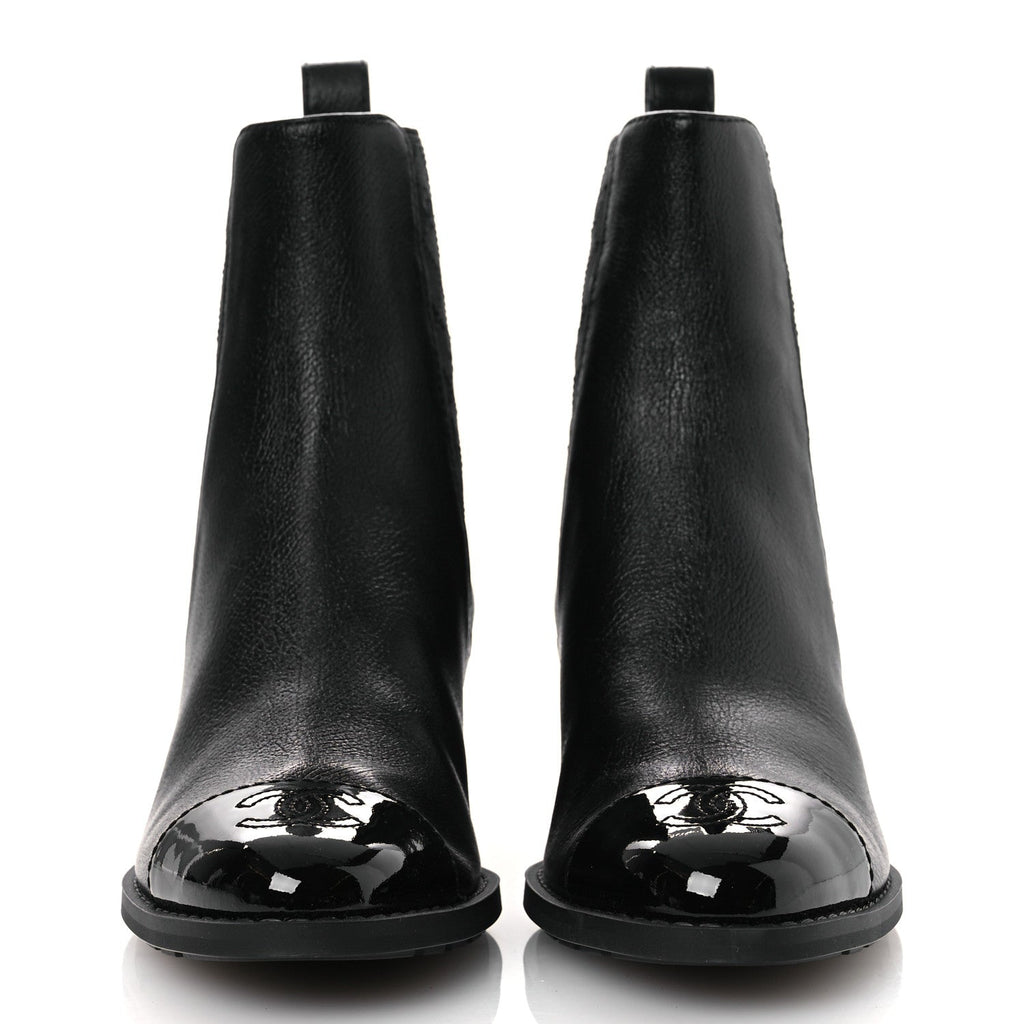 SHINY GRAINED CALFSKIN PATENT CAP TOE INTERLOCKING CC SHORT BOOTS BLACK