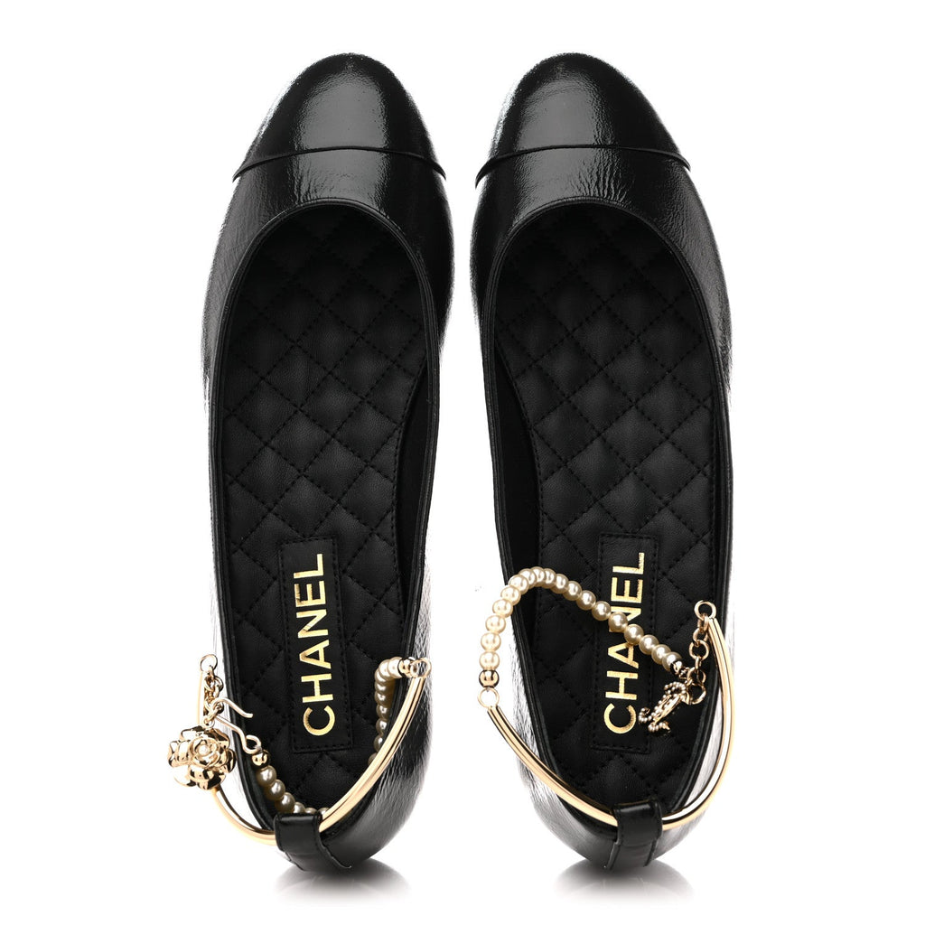 SHINY LAMBSKIN PEARL CAP TOE ANKLE CHAIN BALLERINA FLATS BLACK