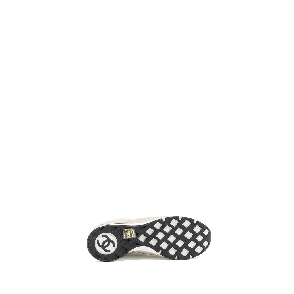 CHANEL CC LOGO SNEAKER SUEDE/NYLON/CALFSKIN WHITE/GREY/BLACK