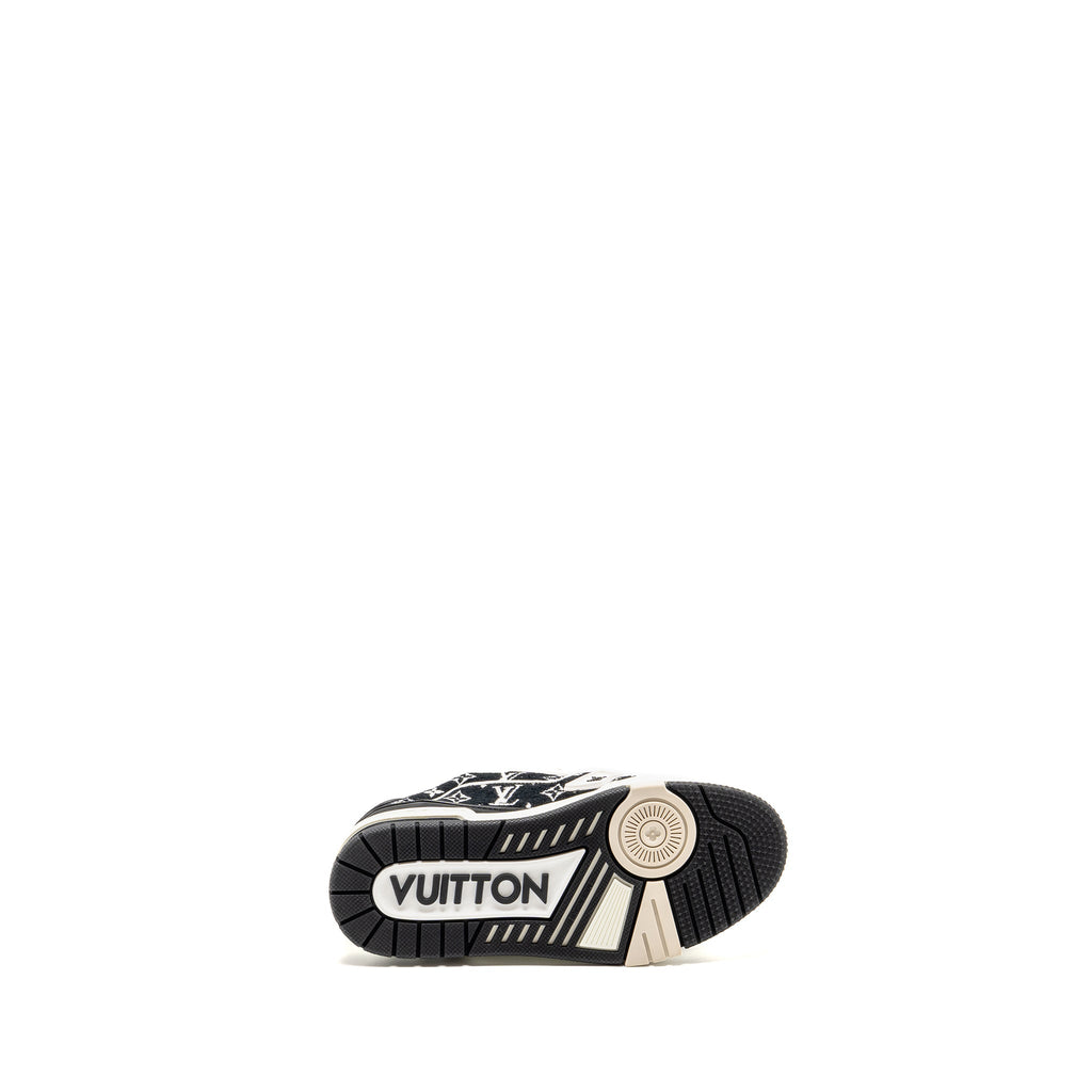 LOUIS VUITTON TRAINER SNEAKERS BLACK / WHITE