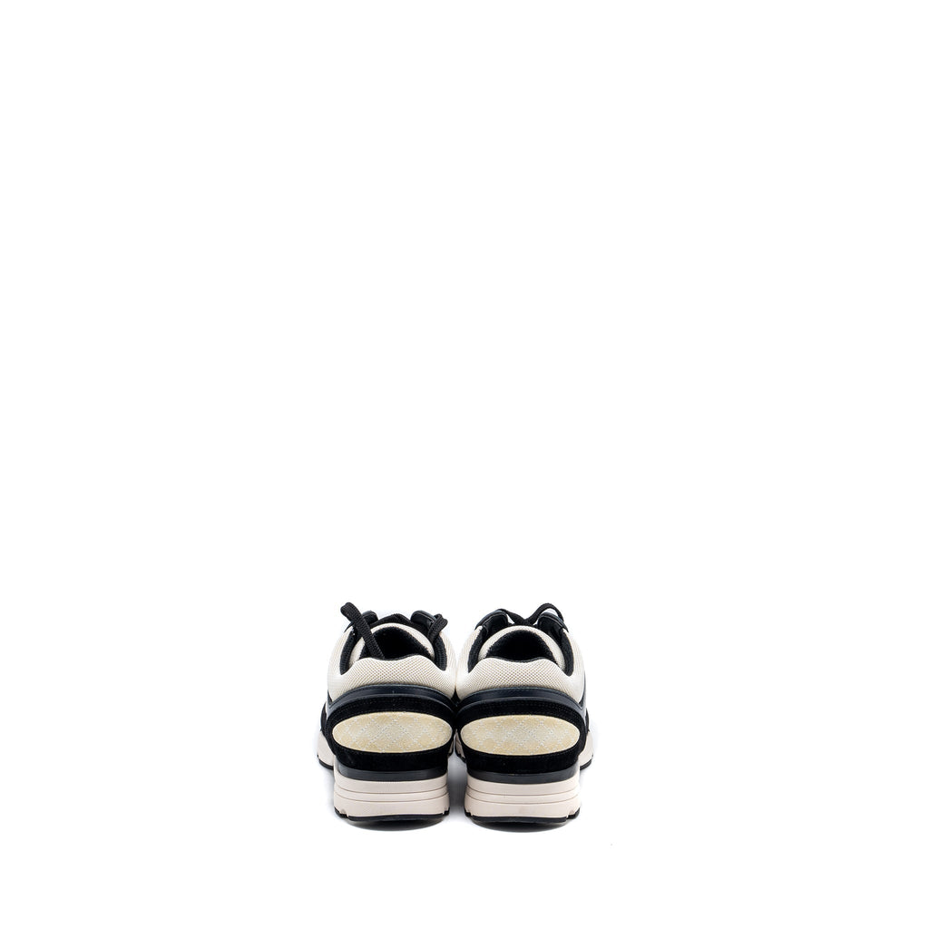 CHANEL CC LOGO SNEAKER SUEDE/ LEATHER BLACK/WHITE