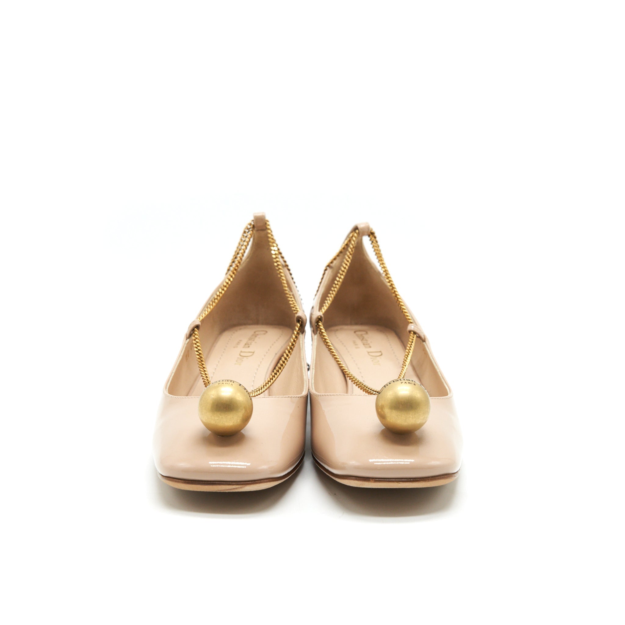 CHRISTIAN DIOR PATENT LEATHER PUMPS IN BEIGE