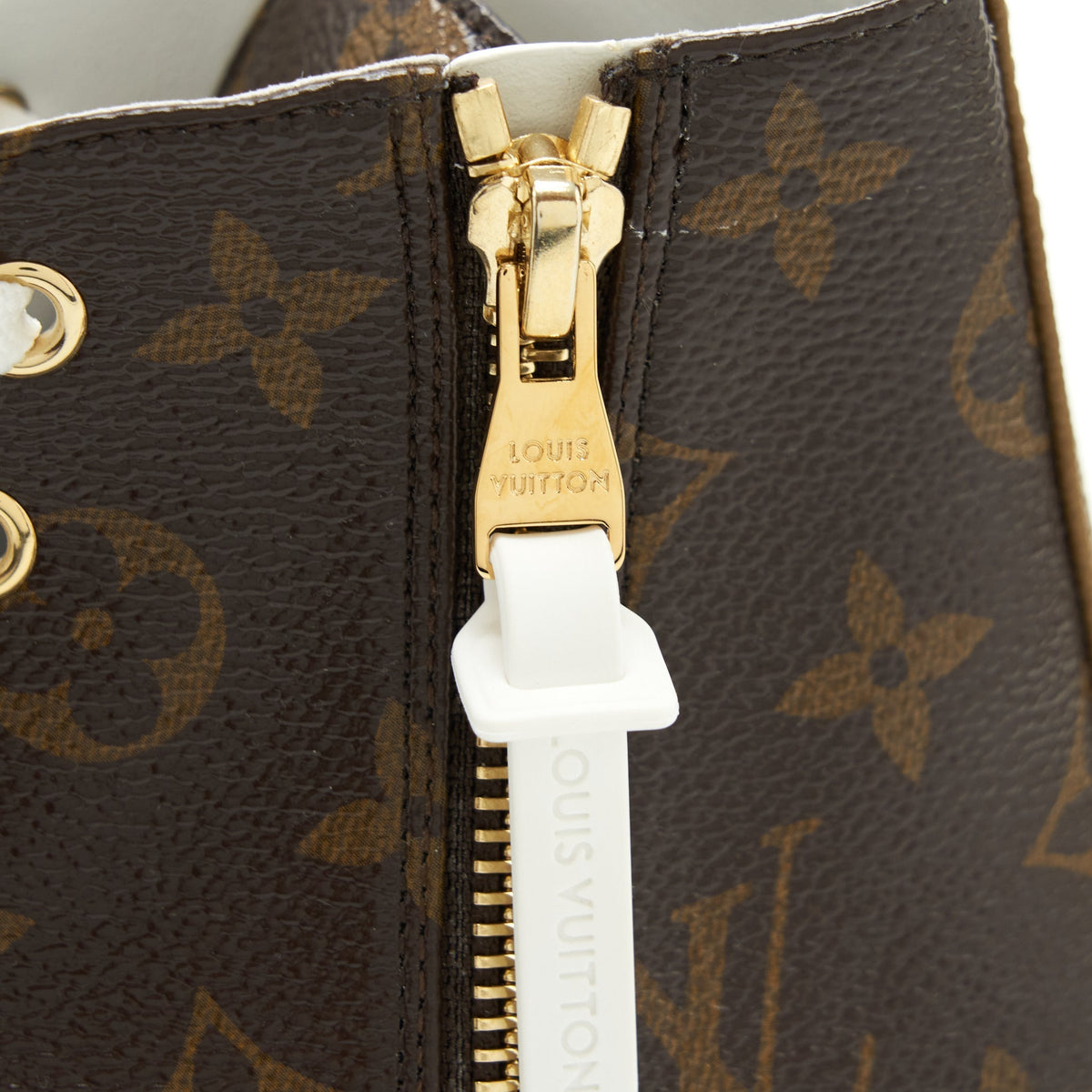 LOUIS VUITTON SNEAKER MONOGRAM CANVAS