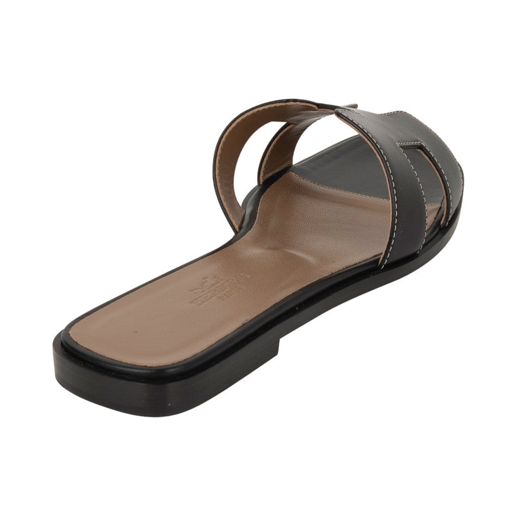HERMÈS ORAN SANDAL IN BLACK CALFSKIN