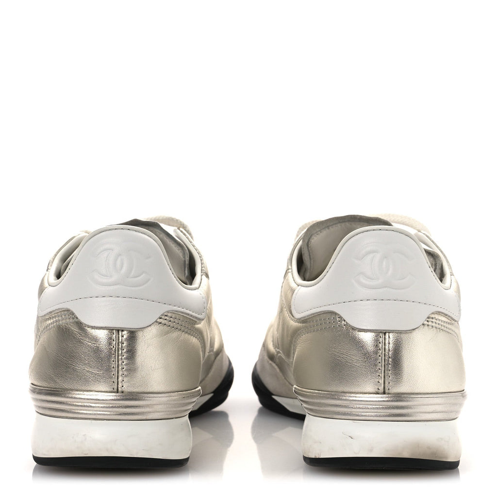 LAMINATED CALFSKIN SUEDE QUILTED WOMENS CC SNEAKERS SILVER WHITE