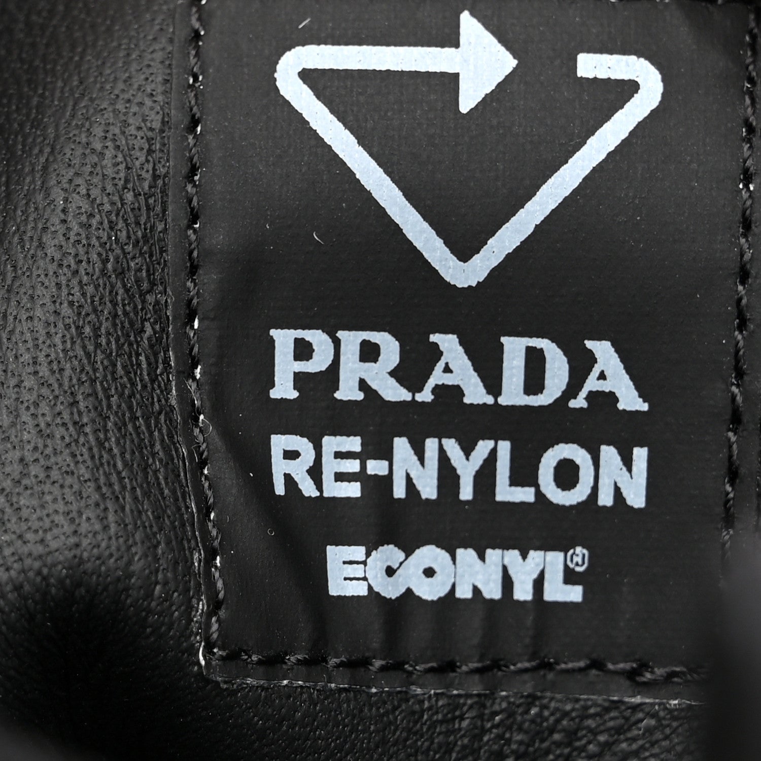 RE-NYLON GABARDINE METAL TRIANGLE LOGO MONOLITH POUCH POCKET 55MM BOOTS BLACK