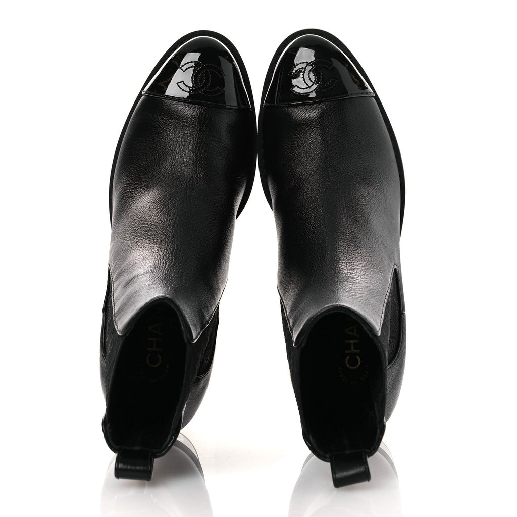 SHINY GRAINED CALFSKIN PATENT CAP TOE INTERLOCKING CC SHORT BOOTS BLACK