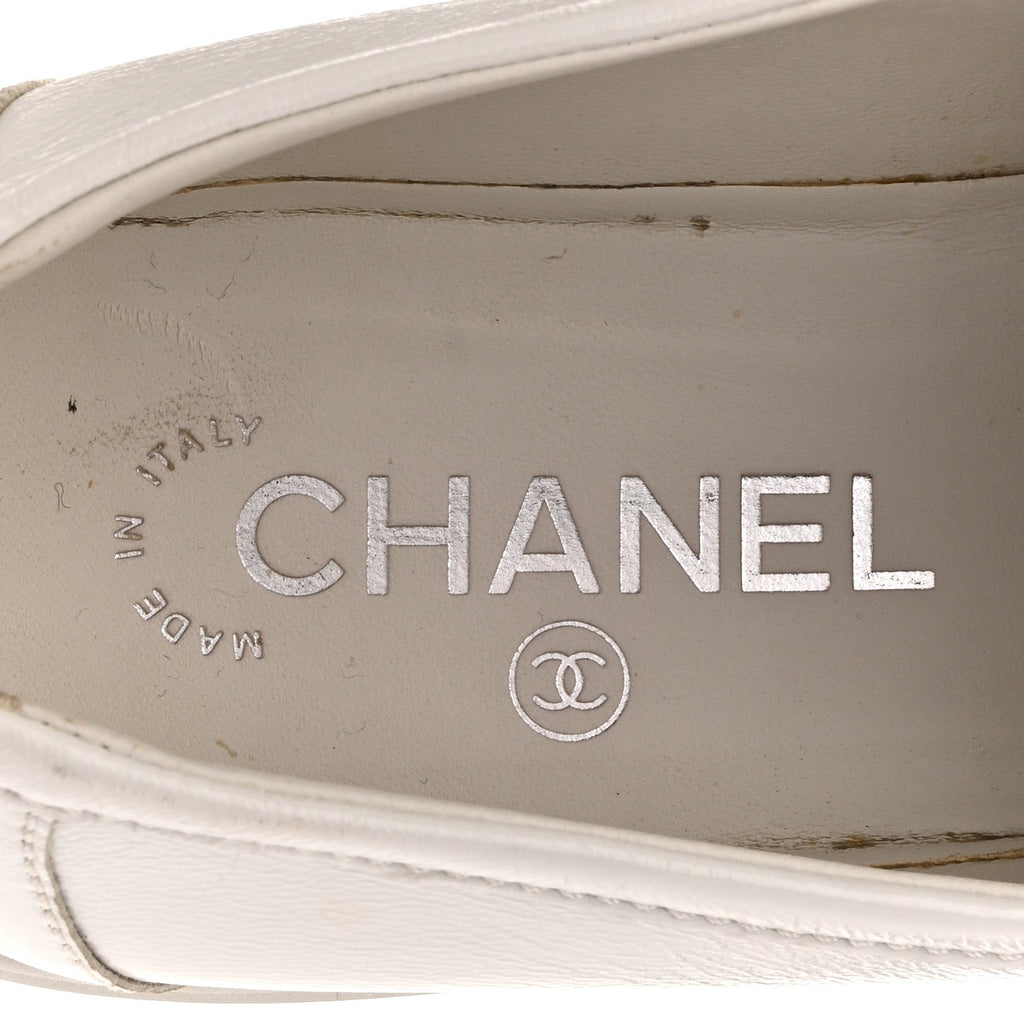 SHINY LAMBSKIN QUILTED CC TURNLOCK LOAFERS WHITE