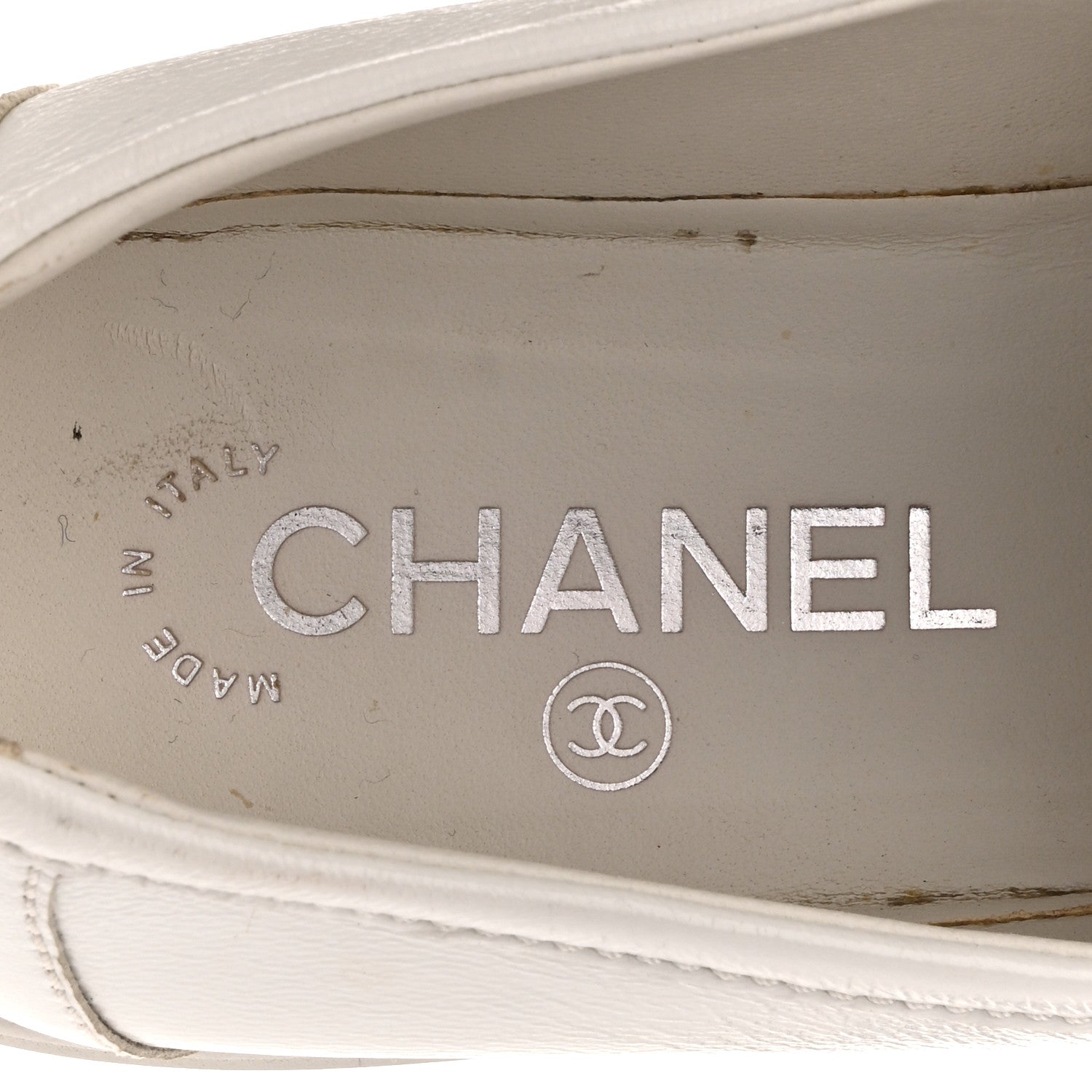 SHINY LAMBSKIN QUILTED CC TURNLOCK LOAFERS WHITE