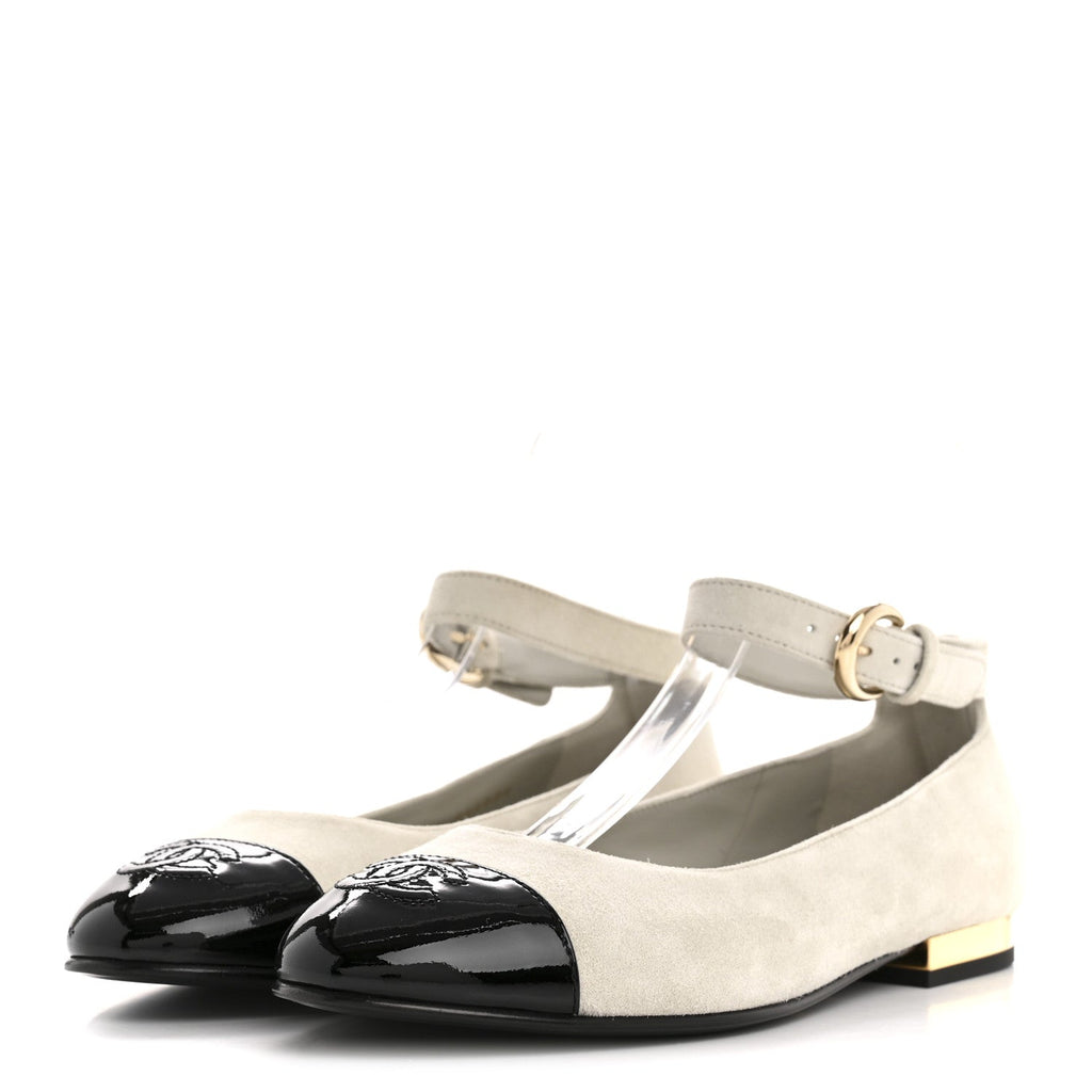 SUEDE CALFSKIN PATENT CALFSKIN CAP TOE CC MARY JANE FLATS LIGHT GRAY BLACK