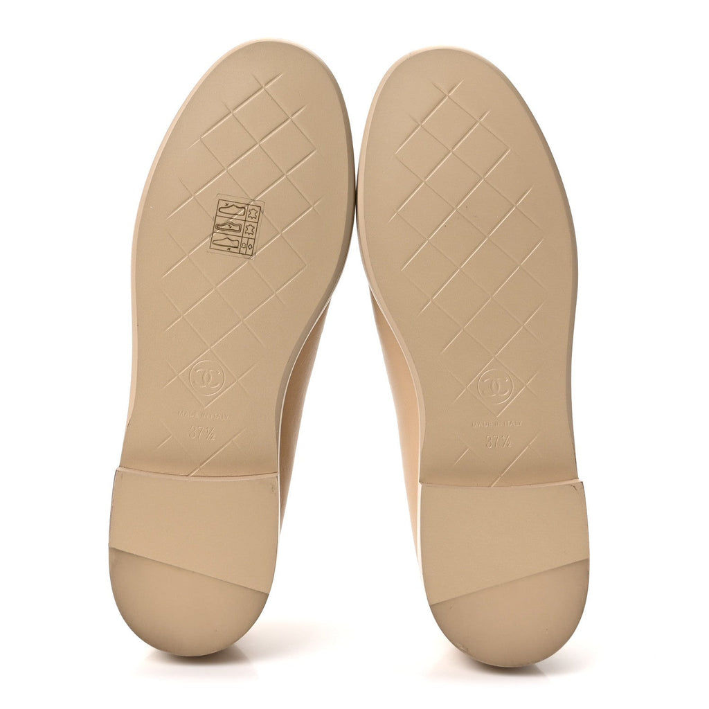 LAMBSKIN QUILTED CC TURNLOCK LOAFERS BEIGE