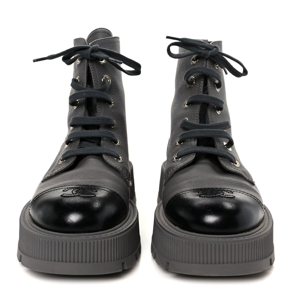 GRAINED CALFSKIN SHINY CALFSKIN CC LACE UP COMBAT BOOTS GRAY BLACK