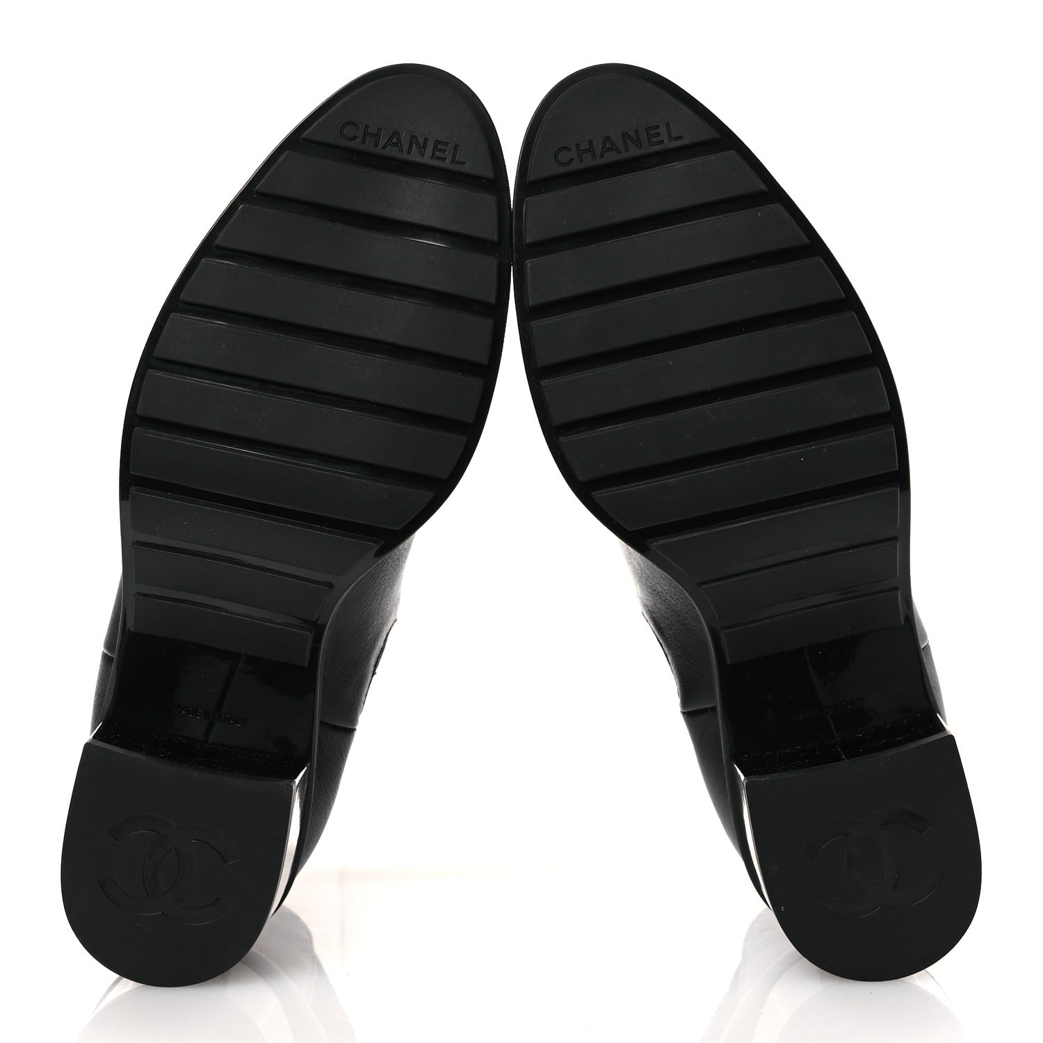 SHINY GRAINED CALFSKIN PATENT CAP TOE INTERLOCKING CC SHORT BOOTS BLACK