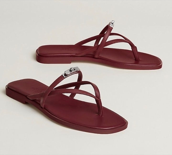 HERMÈS ÉGÉRIE THONG SANDAL IN BORDEAUX CALFSKIN